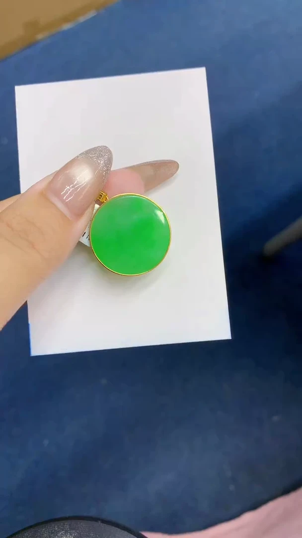 颈饰18K金镶嵌翡翠1