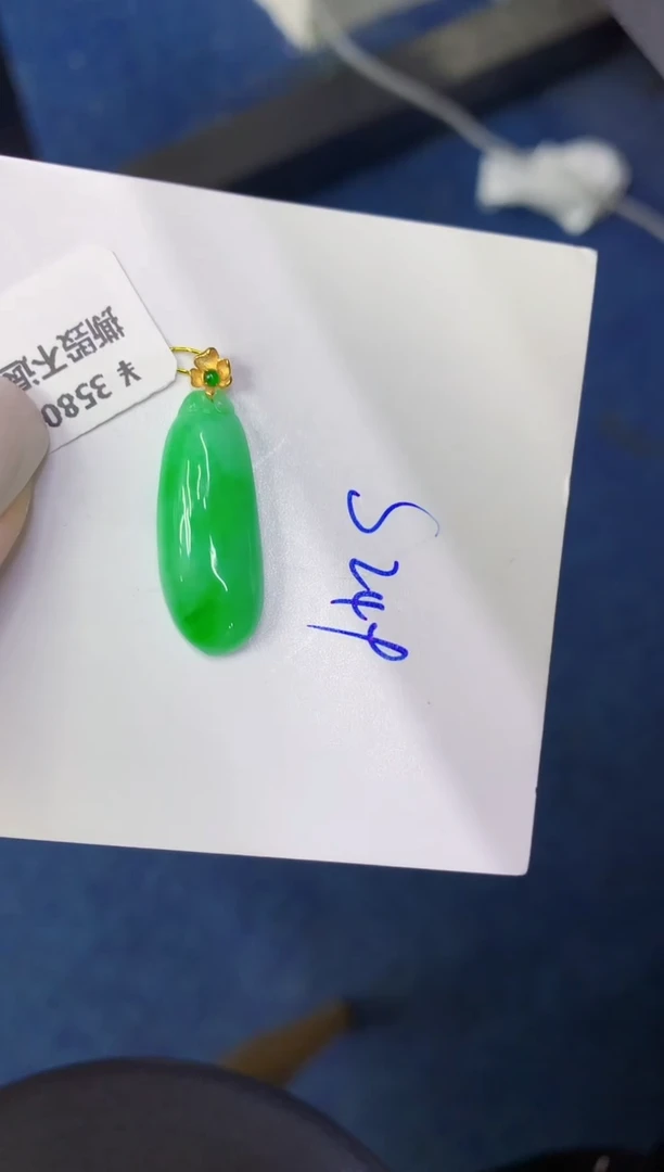 颈饰18K金镶嵌翡翠缅甸天然翡翠A货