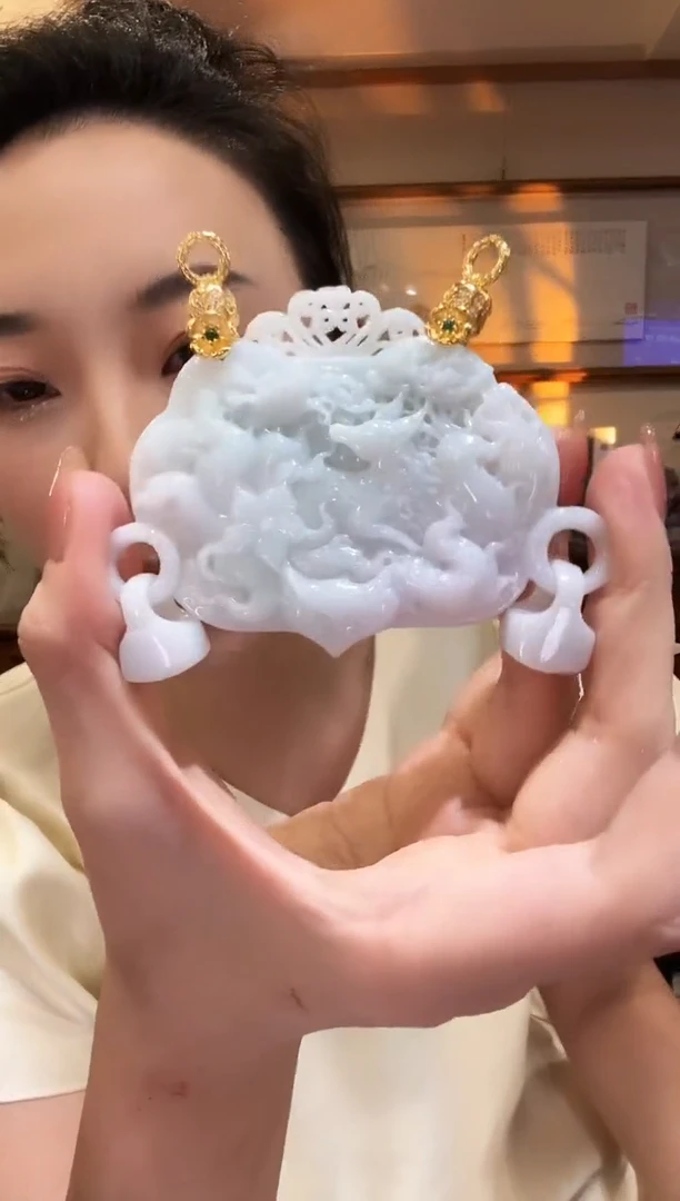 翡翠未镶嵌颈饰国风