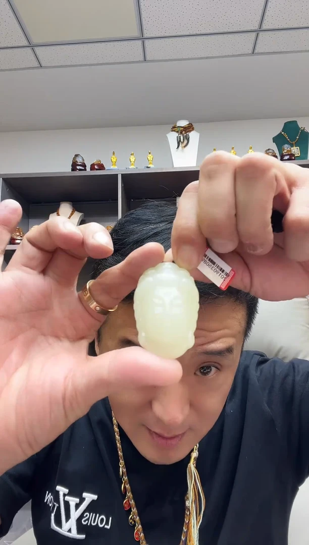 颈饰未镶嵌和田玉（糖玉）观音