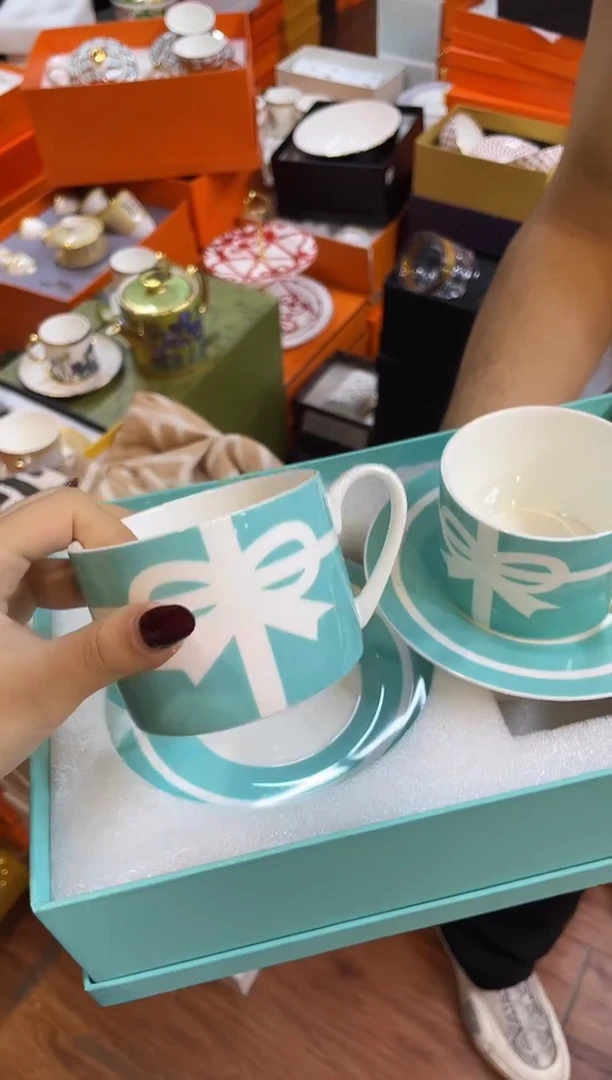 杯鸿辉家品牌瓷器，京东包邮！
