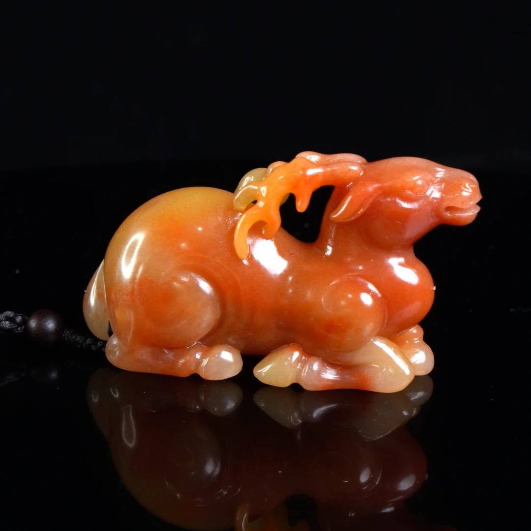 Lot.54.结晶李红善伯路路高升手把件94.8克8.1x2.5x4.3cm，2VU