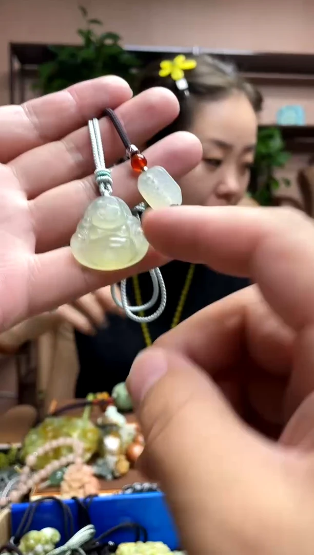 未镶嵌岫玉颈饰·