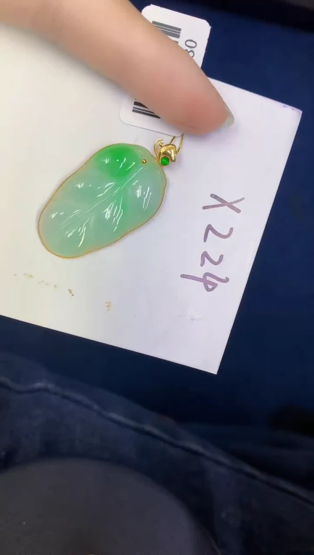 颈饰18K金镶嵌翡翠缅甸天然翡翠A货