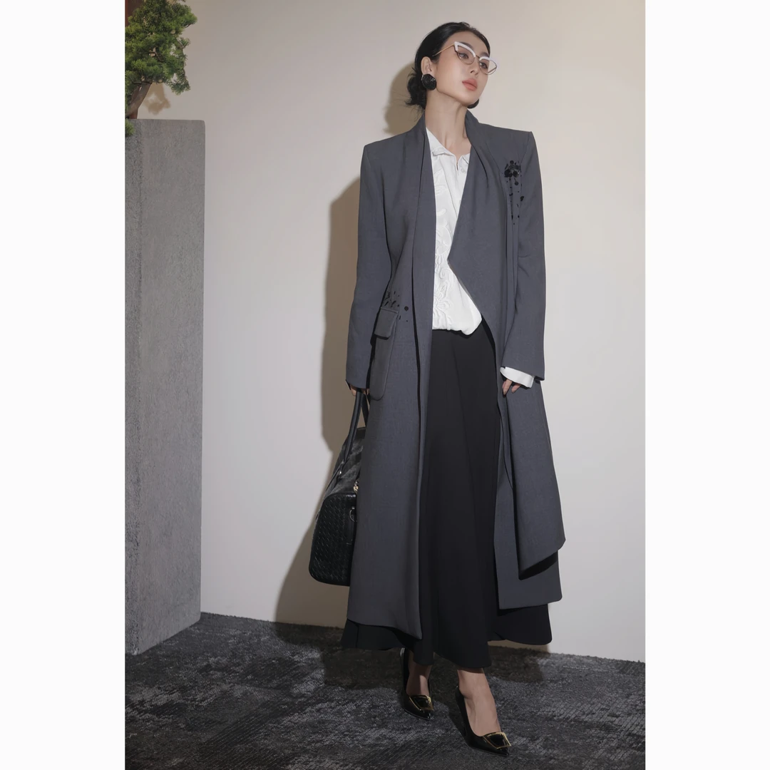 ZEROYK高级灰色风衣女2025秋季新款设计感围巾领系带宽松长款外套