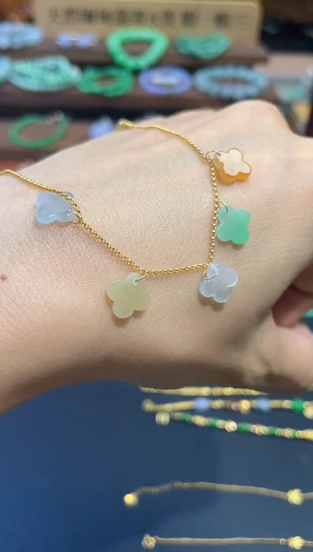 颈饰18K金镶嵌翡翠手链