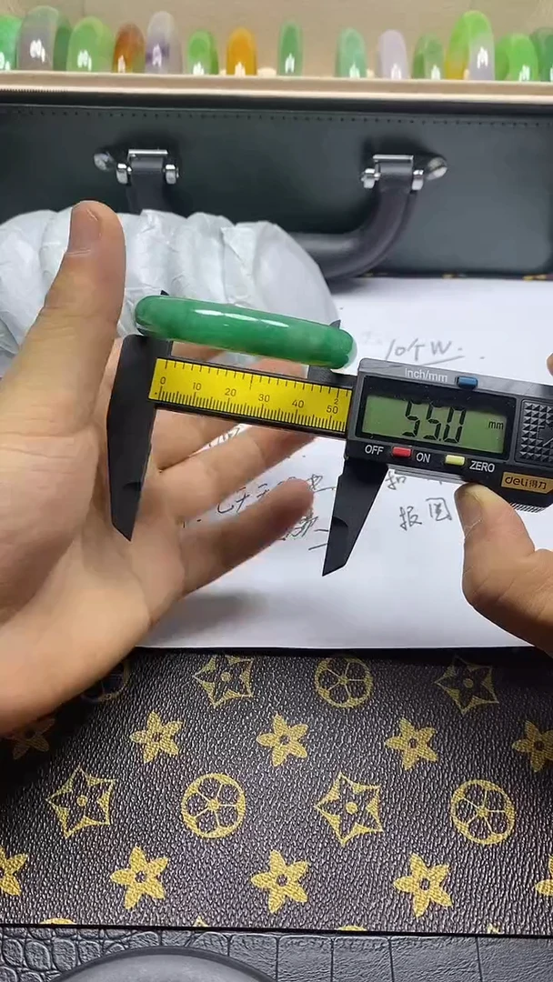 翡翠手镯未镶嵌047