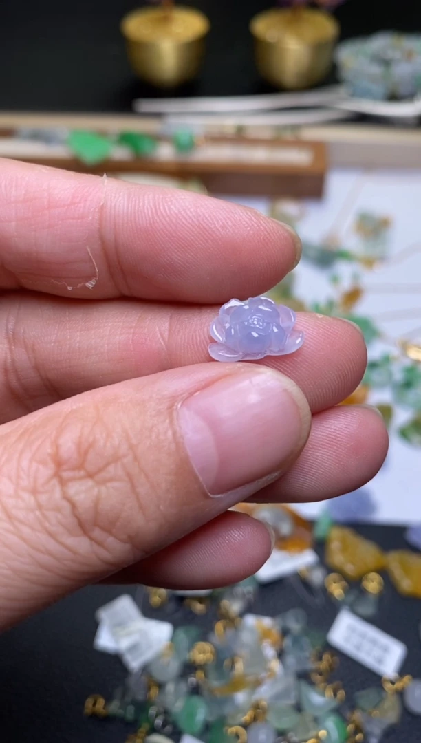 翡翠未镶嵌颈饰心**成净货38285