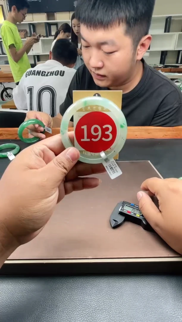 未镶嵌手镯石英质玉60+193