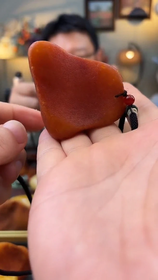 未镶嵌颈饰琥珀吊坠