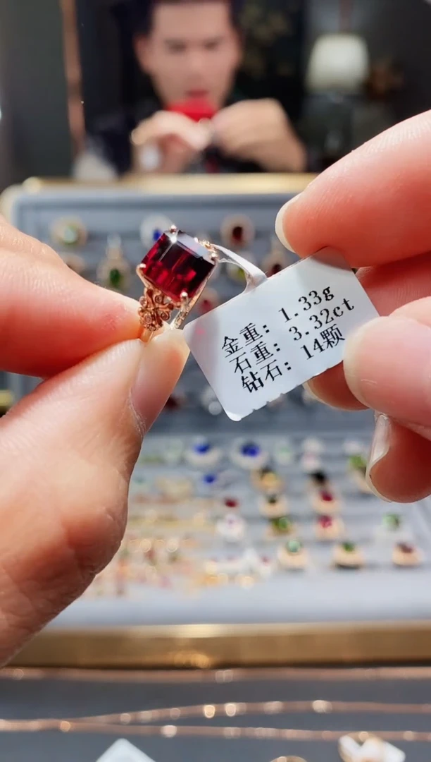 【闪购商品】石榴石戒指18K金镶嵌3.32.