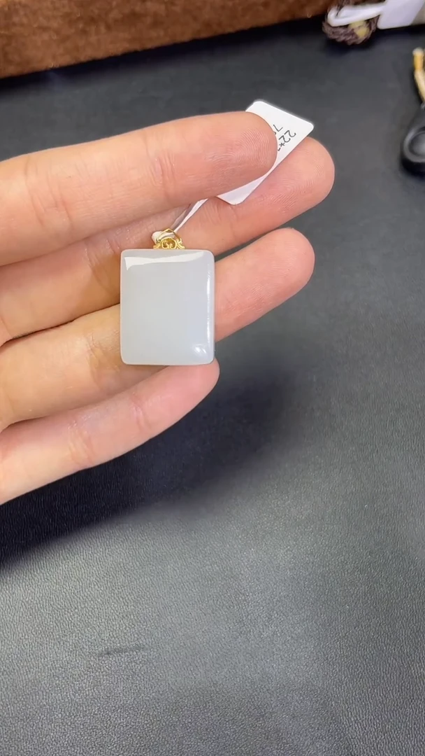 和田玉18K金镶嵌颈饰707225#白玉无事牌