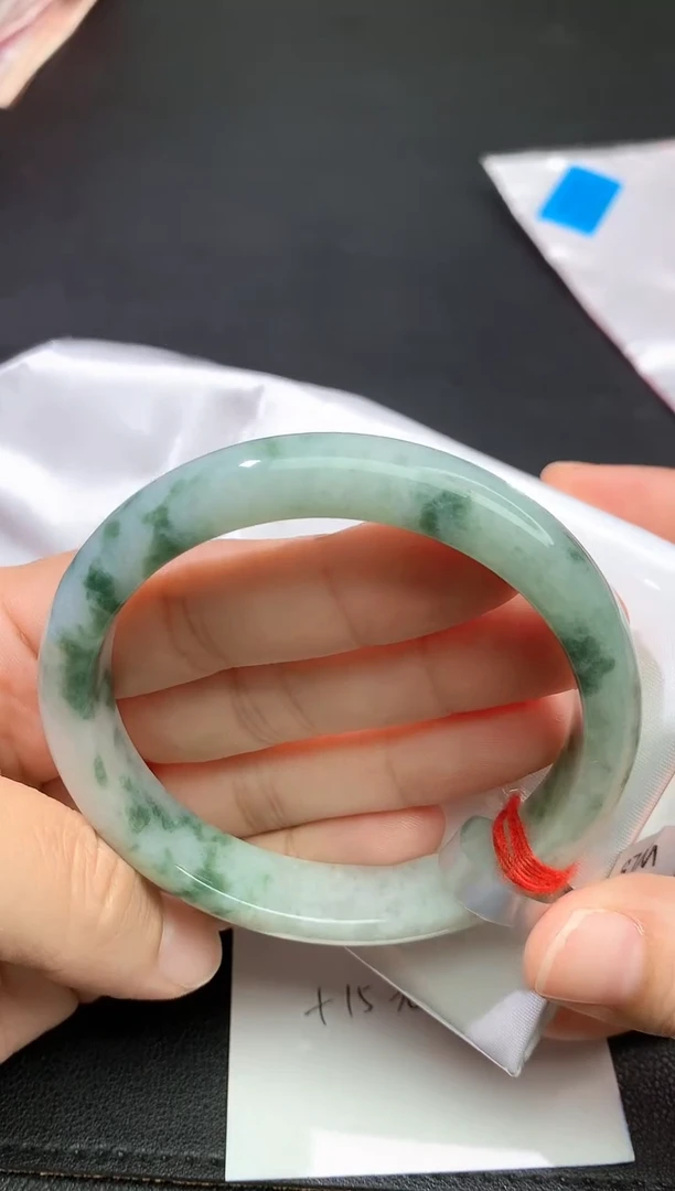 未镶嵌手镯翡翠手镯