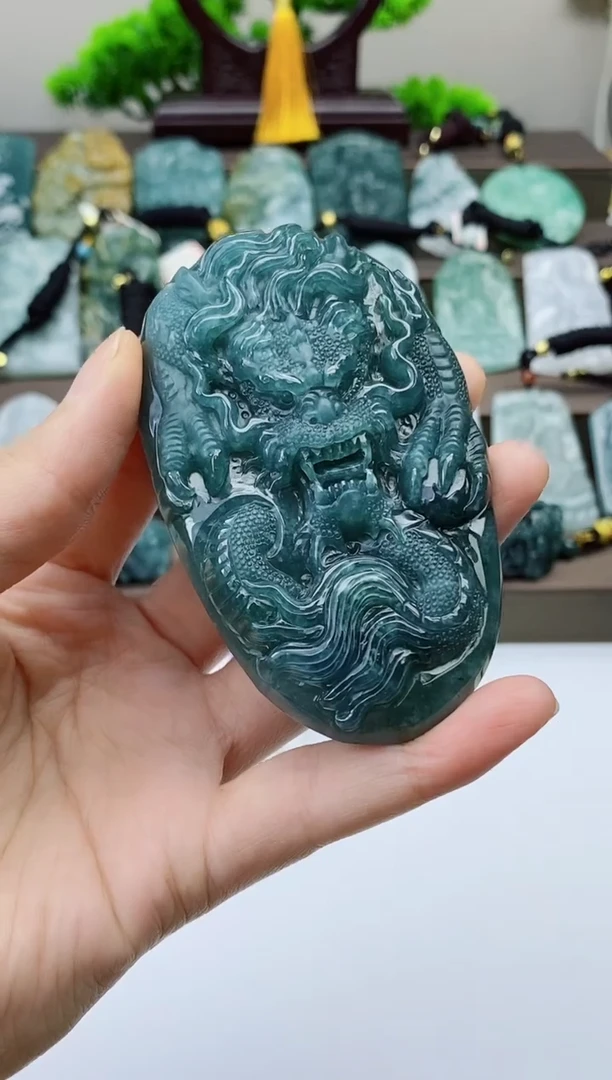 翡翠未镶嵌颈饰