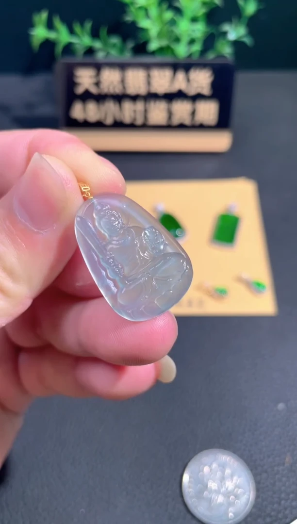 颈饰18K金镶嵌翡翠翡翠