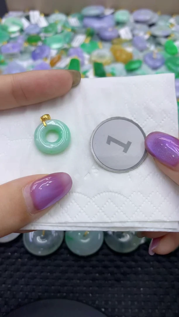 颈饰未镶嵌翡翠天然缅甸翡翠A货