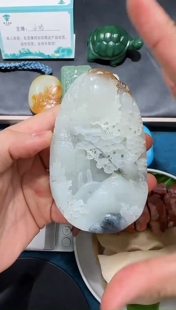 颈饰未镶嵌和田玉改**界把件