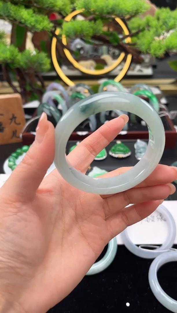 未镶嵌手镯翡翠手镯