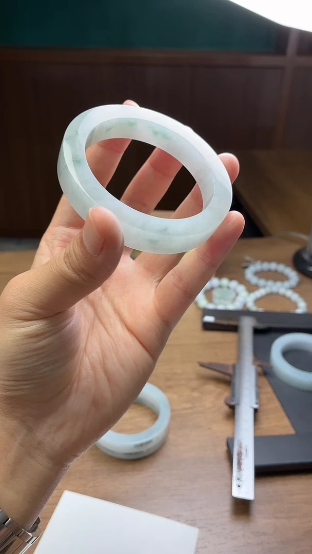 未镶嵌手镯定制翡翠雪****0定制