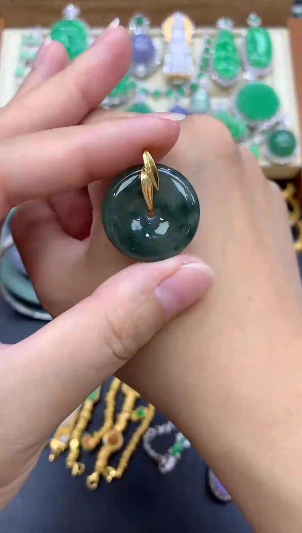 翡翠18K金镶嵌颈饰143-中国好珍宝