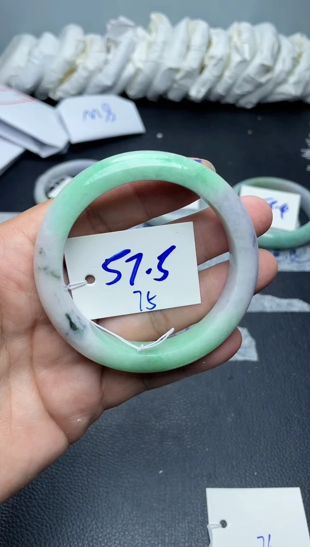 未镶嵌手镯翡翠75