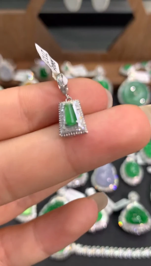 翡翠18K金镶嵌吊坠(不含链)吊坠