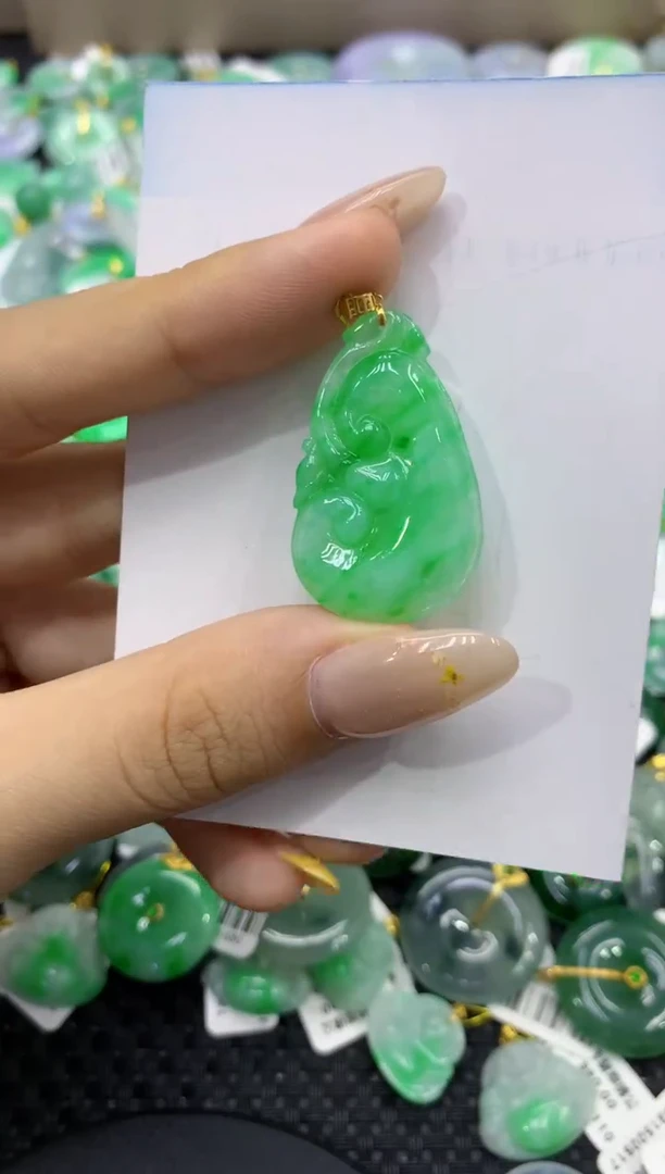 颈饰18K金镶嵌翡翠天然缅甸翡翠A货