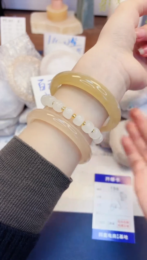 【闪购商品】石英质玉手镯未镶嵌156-财气镯-圈口62