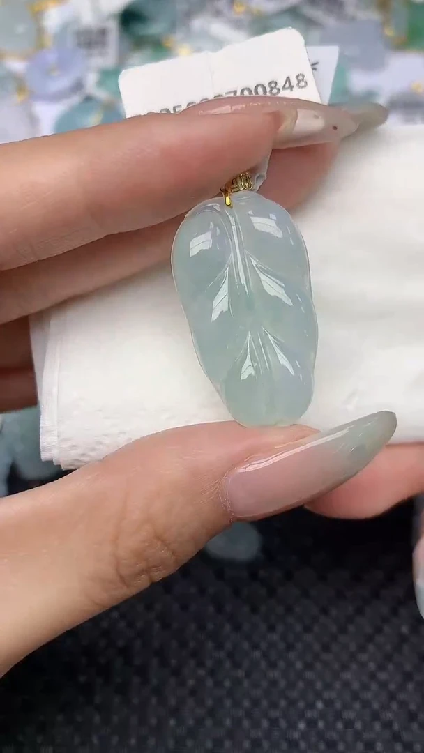 翡翠18K金镶嵌颈饰 天然翡翠a货