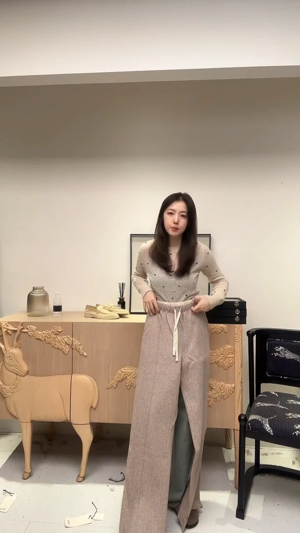 燕麦色高腰抽绳松紧腰卫裤