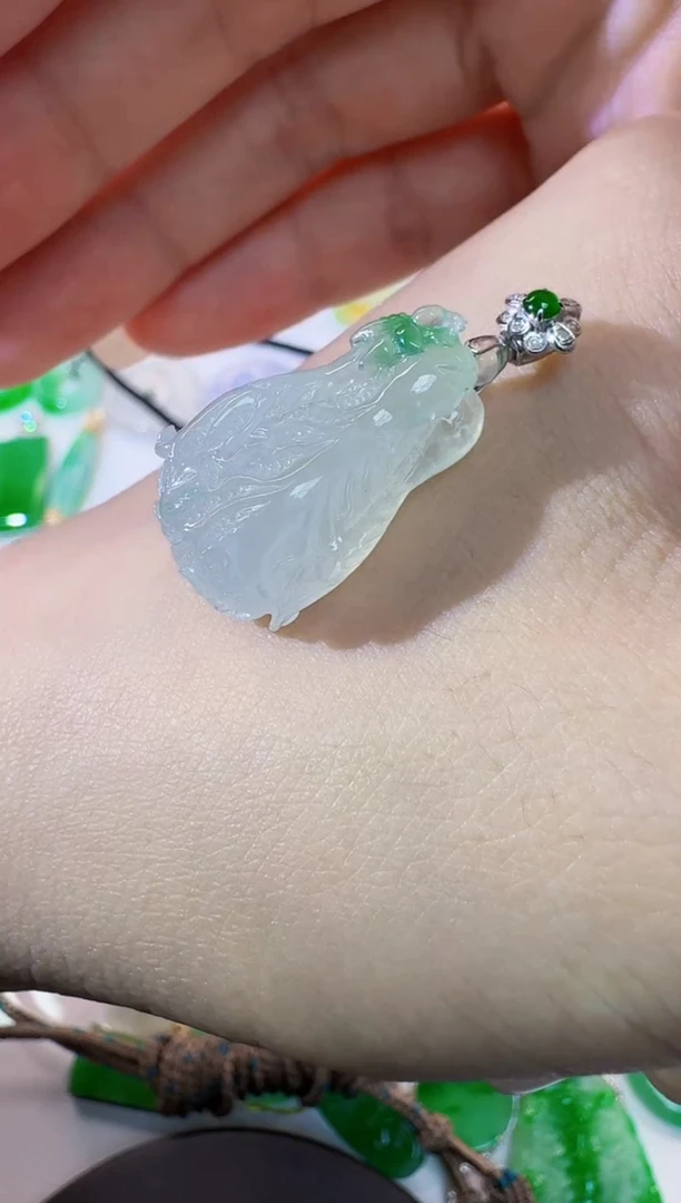 颈饰18K金镶嵌翡翠缅甸A货翡翠