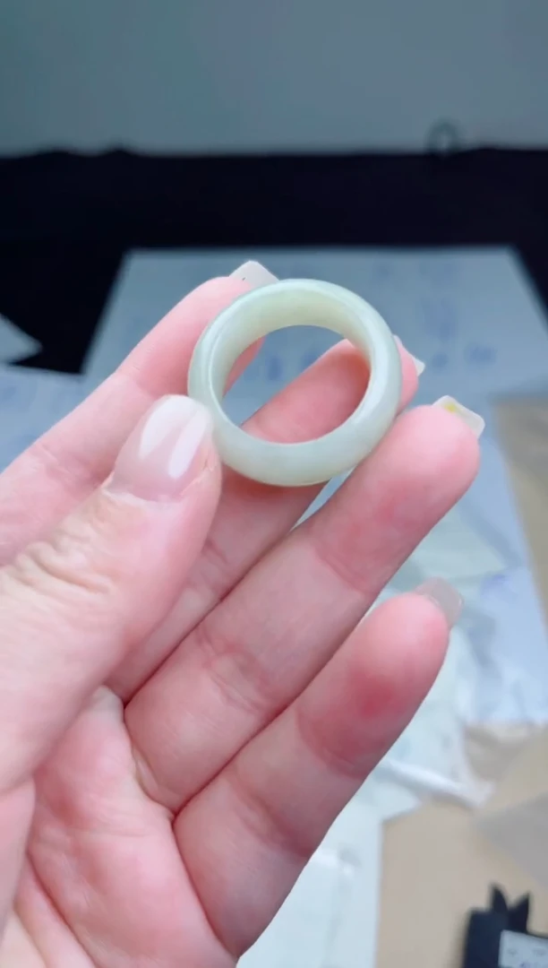 翡翠未镶嵌颈饰戒圈