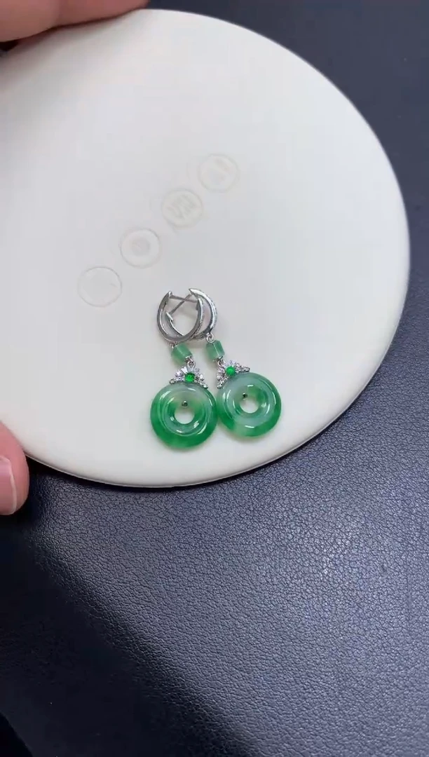 18K金镶嵌定制翡翠48小时鉴赏期 退货不扣服务费