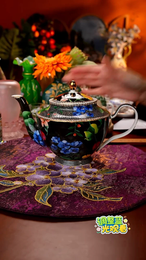 秋田清仓防漏局儿-狮头茶壶（底部窑带）