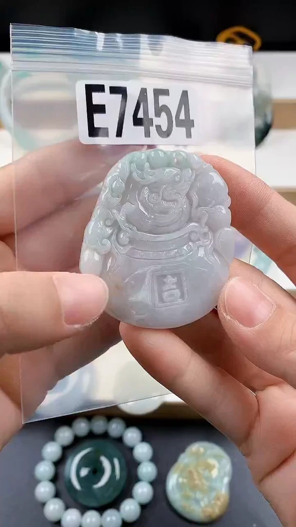颈饰未镶嵌翡翠天然翡翠吊坠挂件