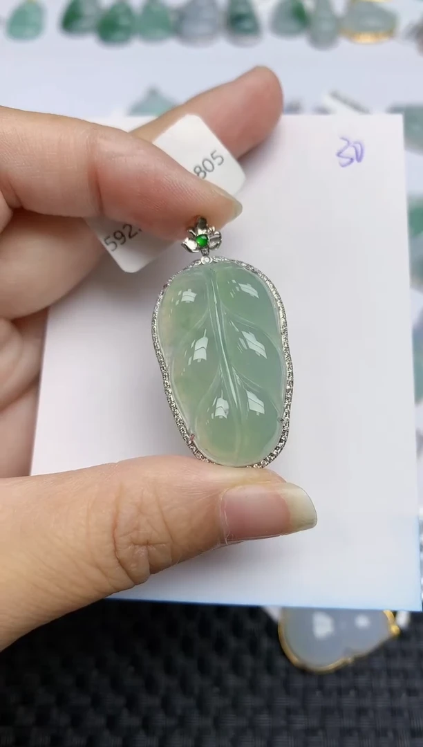 翡翠18K金镶嵌颈饰天然A货翡翠