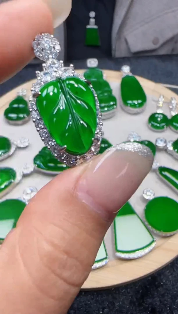 未镶嵌定制翡翠翡翠吊坠18