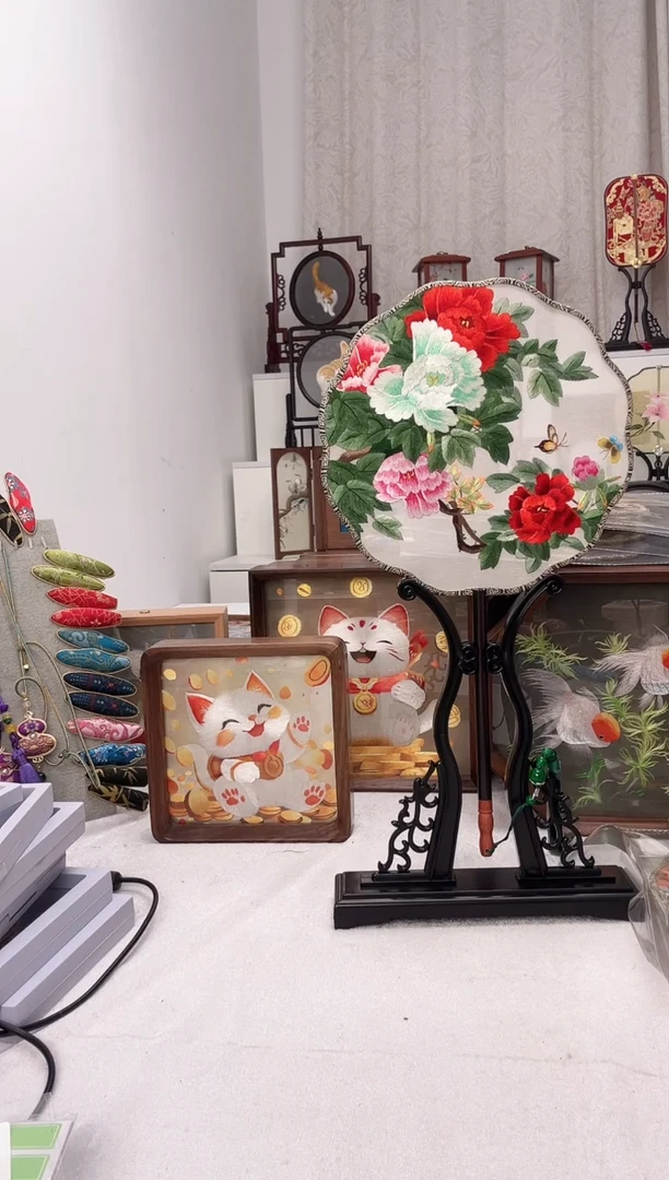 扇子苏绣作品手工团扇
