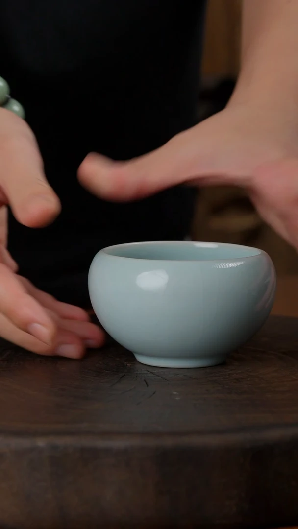 天青收口鸡心盏