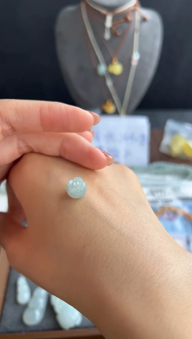 翡翠未镶嵌颈饰320买断