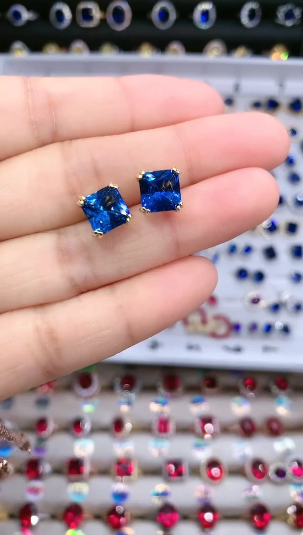 【闪购商品】蓝宝石耳饰银S925镶嵌金色8矢车菊