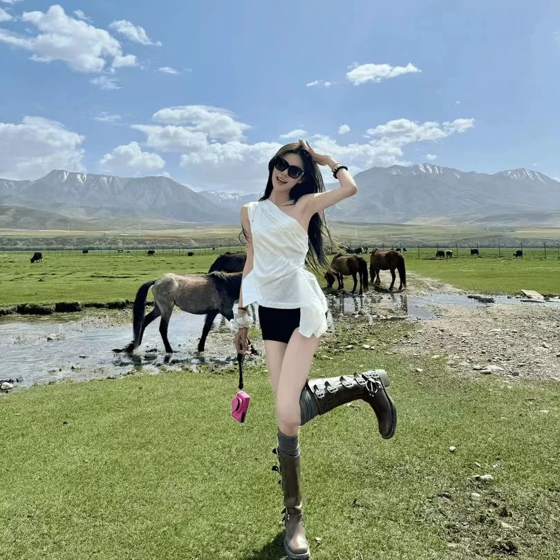 2025夏季新款性感辣妹小众不规则设计感上衣女时尚气质炸街上衣