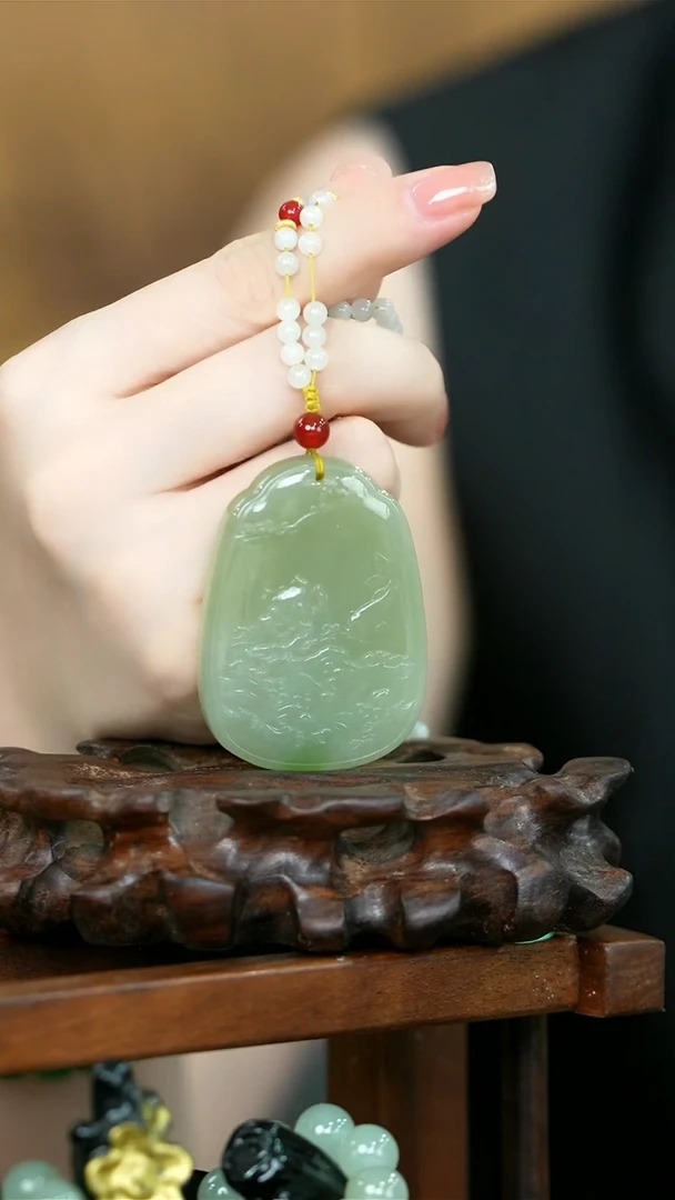 和田玉未镶嵌颈饰吊坠