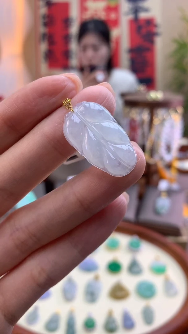 【闪购商品】翡翠颈饰18K金镶嵌叶子
