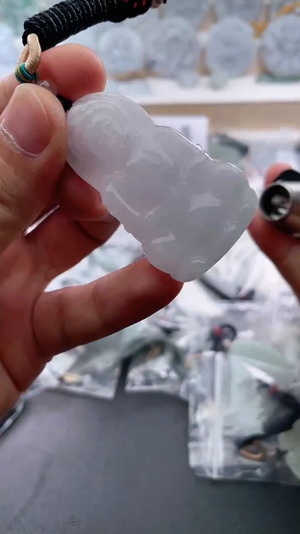 翡翠未镶嵌颈饰2025/6/10/22