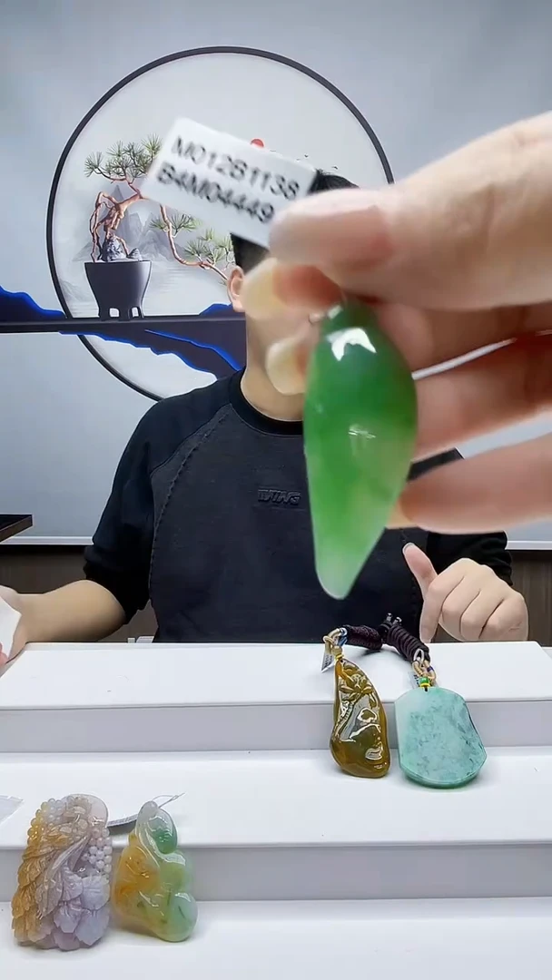 未镶嵌定制翡翠毛货挂件65