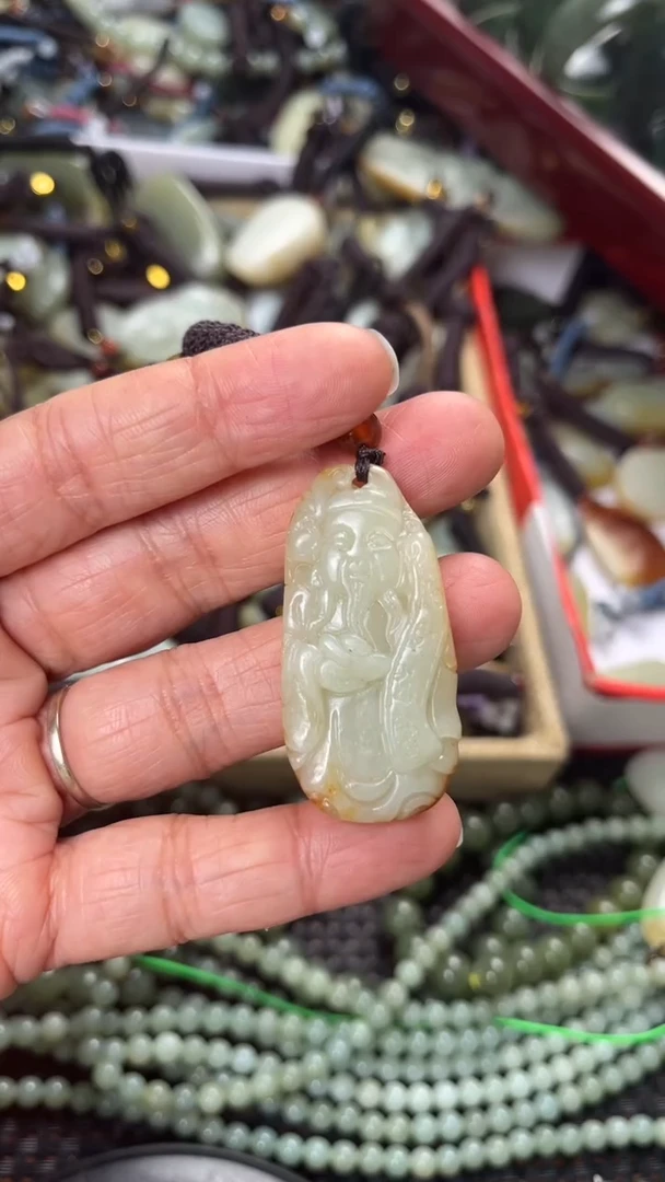 【闪购商品】和田玉颈饰未镶嵌多样性发货没有证书，拍一发一.有瑕