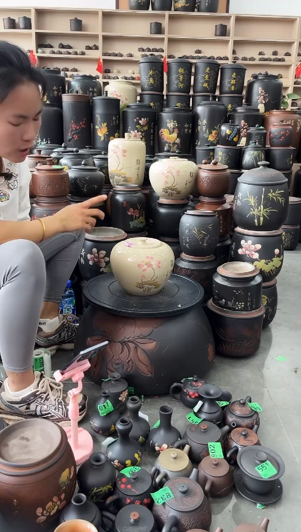 罐大瑕疵茶叶罐 白泥跳瓷 149