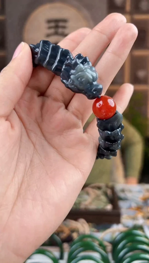 颈饰未镶嵌和田玉拍一发一，拍一发一