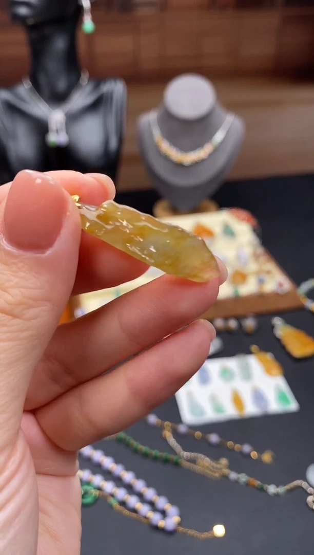 颈饰18K金镶嵌翡翠翡翠A货 闪购多样性